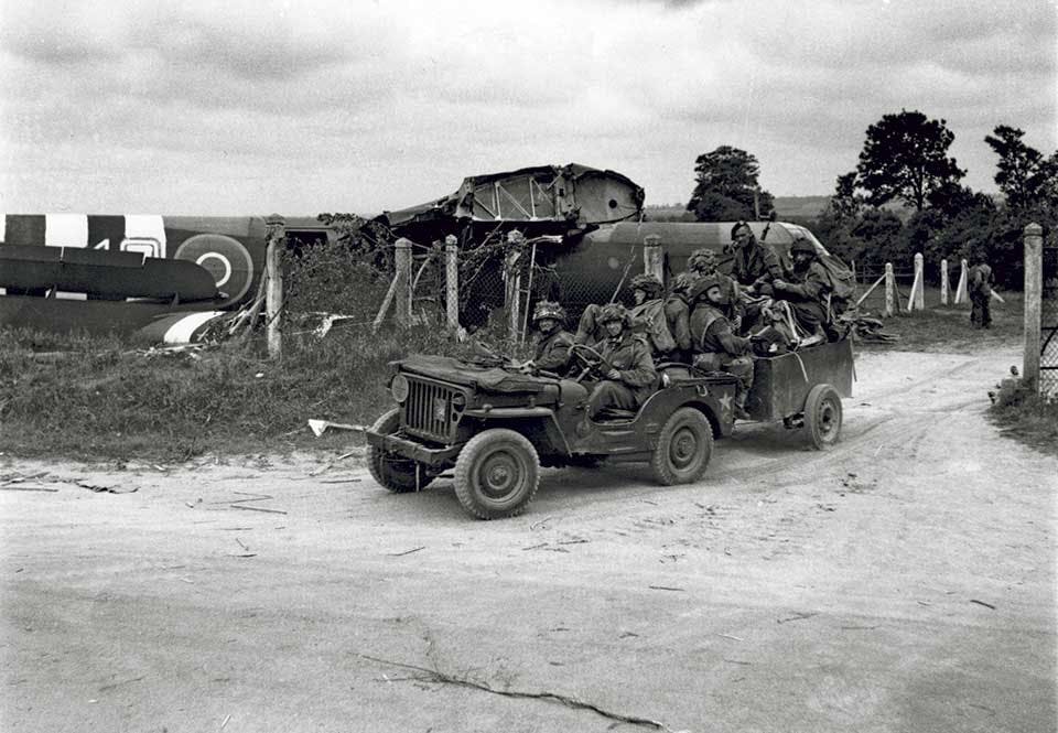 Foto från kvällen den 6 juni nära Ranville Foto från kvällen den 6 juni nära Ranville